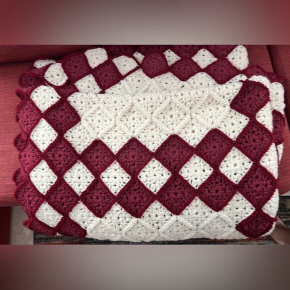 NEW Blanket Afghan Throw Handmade Pink, Green and White Flowered Size 84” x 57” - Picture 6 of 7